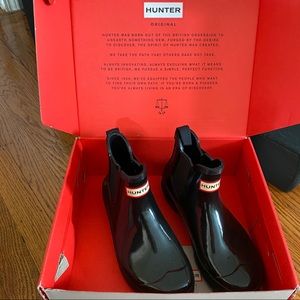 New in box Hunter original Chelsea boots